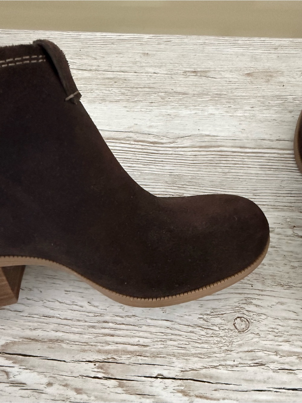 Clarks Artisan Maypearl Daisy Dark Brown Suede Booties - Size 7.5 - Picture 8 of 8